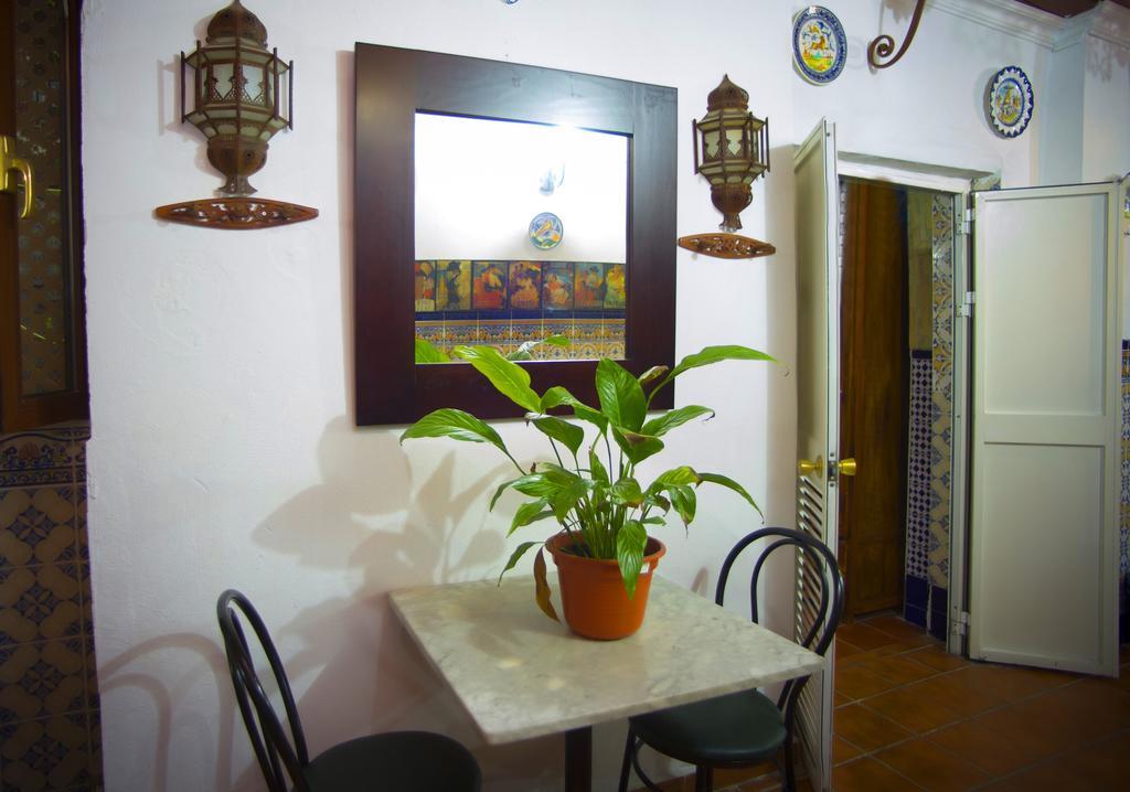 Pension Santa Maria La Blanca Sevilla Exterior foto